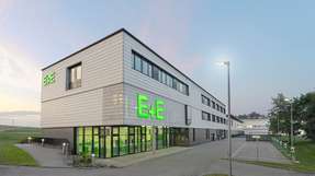Außenansicht des Firmensitzes von E+E Elektronik.