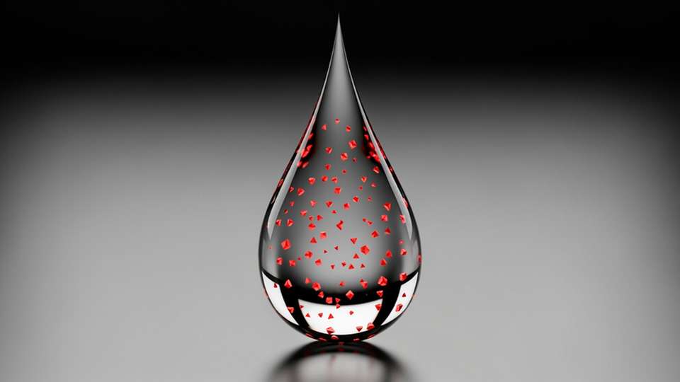 Durch Anlegen von Spannung wird PFBA an die Oberfläche gezogen und dort absorbiert. 