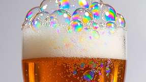 KI kann etwas erzeugen, was man (hoffentlich) niemals auf dem Bier sehen wird – bunten Schaum.