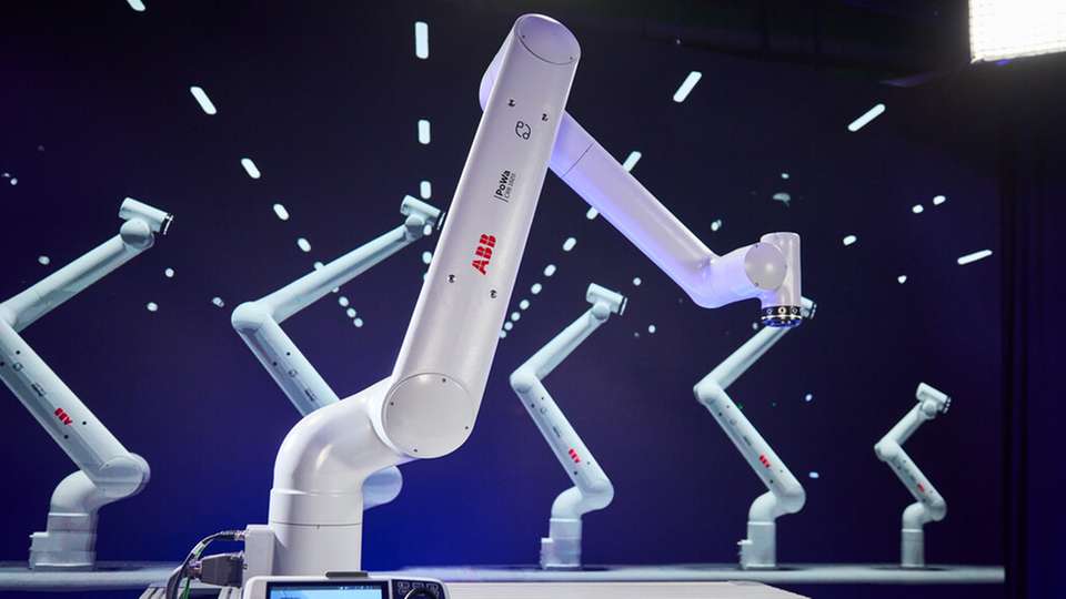Mit der neuen Cobot-Familie PoWa schließt ABB Robotics in sechs Traglastklassen die Lücke zwischen klassischen Cobots und herkömmlichen Industrierobotern. 