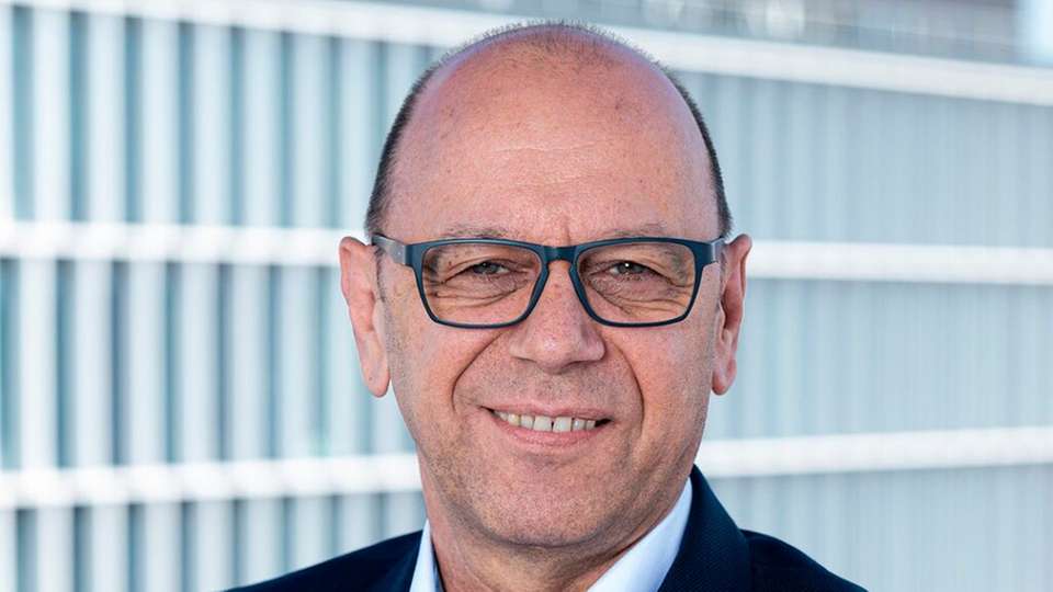 Thomas Weichsel, Vice President Software Portfolio, Eplan, sagt: „Smart Sourcing ist ein Service, der sich direkt mit den Portalen der Hersteller und Großhändler verknüpft – es ist eine One-Click-Aktion“