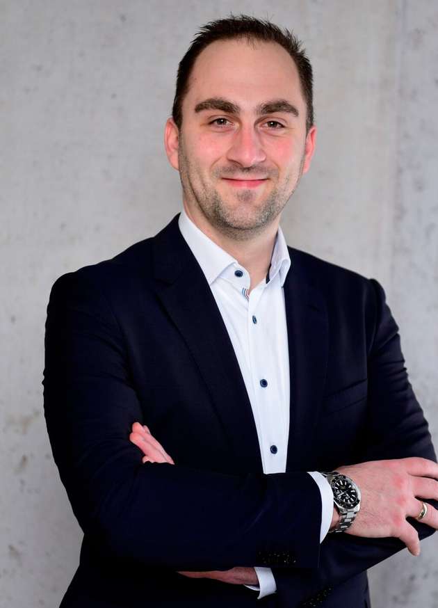 Tom Wolff, Head of Engineering Standard, Eplan, sagt: „Ich möchte während des Engineerings nicht ständig in x Quellen suchen, wie ich Normen umsetze – diese Aufgabe kann der Copilot übernehmen.“