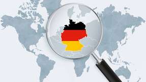 Energiepreis-Eskalationen, Zollkonflikte, ein Import-Boom aus China und ein starker Euro verschärfen die Standortwahl – Deutschland im Standortindex ab. 