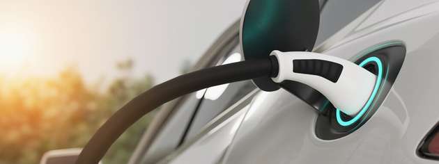 Das Projekt HiPower 5.0 zielt darauf ab, den Onboard-Charger in Elektrofahrzeugen deutlich zu verkleinern. GaN-Schalter und Embedding sollen die Effizienz erhöhen und den Platzbedarf verringern.