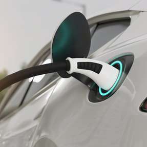 Das Projekt HiPower 5.0 zielt darauf ab, den Onboard-Charger in Elektrofahrzeugen deutlich zu verkleinern. GaN-Schalter und Embedding sollen die Effizienz erhöhen und den Platzbedarf verringern.