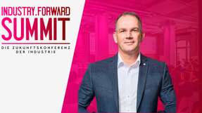 Dr. Peter Selders, CEO von Endress+Hauser spricht auf dem INDUSTRY.forward SUMMIT 2026 über nachhaltige Transformation.