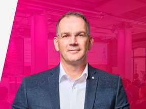 Dr. Peter Selders, CEO von Endress+Hauser spricht auf dem INDUSTRY.forward SUMMIT 2026 über nachhaltige Transformation.