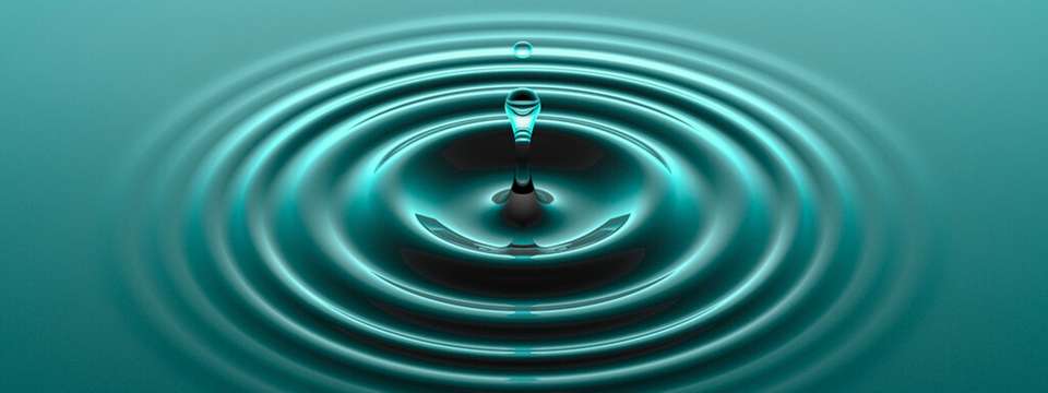 Nach der Anwendung in Gärten oder in der Landwirtschaft kann Glyphosat in den Wasserkreislauf gelangen – Trinkwasser muss entsprechend gefiltert werden.