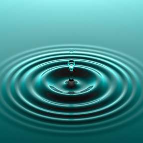 Nach der Anwendung in Gärten oder in der Landwirtschaft kann Glyphosat in den Wasserkreislauf gelangen – Trinkwasser muss entsprechend gefiltert werden.