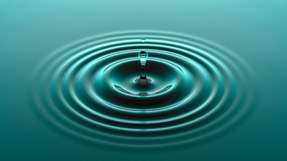 Nach der Anwendung in Gärten oder in der Landwirtschaft kann Glyphosat in den Wasserkreislauf gelangen – Trinkwasser muss entsprechend gefiltert werden.