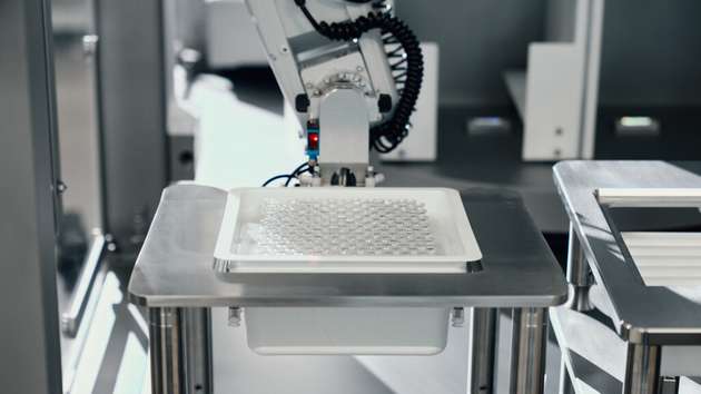 Die Anwendung stellt die geordnete Entnahme und Rückführung der empfindlichen Pharmaprodukte aus den Nestverpackungen sicher.