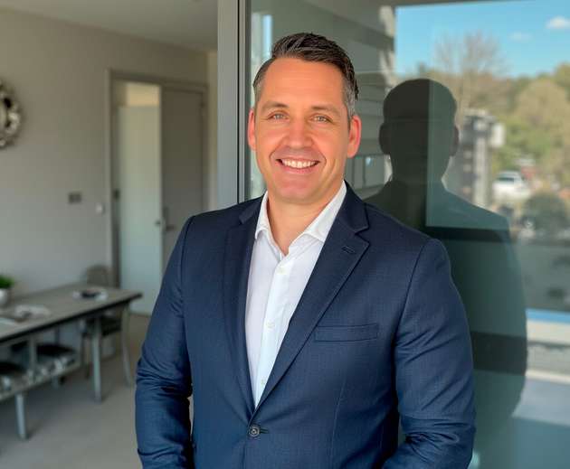 Kurt Robert Hippler, Director Global Product Management, Harting: Ethernetbasierte Automatisierungssysteme wie EtherCAT, Ethernet/IP und Profinet sind weiterhin stark auf dem Vormarsch. Die zuverlässige und sichere Funktion dieser Systeme basiert auf einer leistungsfähigen, industrietauglichen Verkabelungsinfrastruktur – einer zentralen Kernkompetenz von Harting. Wir begleiten Hersteller von Automatisierungskomponenten von der ersten Produktidee bis zur Serienfertigung mit passgenauer Verbindungstechnik im Gerät sowie mit leistungsfähigen Schnittstellen für Energie und Daten. Unser Portfolio umfasst RJ45, den ix Industrial sowie Rundsteckverbinder aller Baugrößen. Für die Zukunft von Ethernet sind wir mit Single Pair Ethernet nach IEC 63171 6 bestens aufgestellt und aktiv an der Weiterentwicklung des Standards IEC 63171 7 beteiligt. Ergänzt wird das Angebot durch applikationsgerechte Systemverkabelung. Damit ist Harting der ideale Partner für Standard- und kundenspezifische Verbindungslösungen.