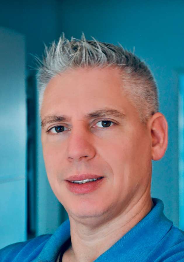 Jens Geider, Portfolio Owner SCALANCE, Siemens: Industrielle Automatisierungsnetze stehen vor wachsenden Anforderungen: Echtzeit, Interoperabilität und Security müssen gleichzeitig erfüllt werden. Time-Sensitive Networking (TSN) macht Standard-Ethernet zur deterministischen Plattform für zeitkritische Aufgaben wie Motion Control und funktionale Sicherheit. Moderne Redundanzprotokolle wie PRP und HSR verbinden bewährte IT-Strukturen mit hochverfügbaren OT-Netzen bis auf Feldebene. Security-by-Design – von Intrusion Detection bis Ende-zu-Ende-Verschlüsselung – ist dabei Grundvoraussetzung. Diese Technologien greifen ineinander und lassen sich auch im Brownfield schrittweise einführen – so entsteht eine resiliente, zukunftsfähige Netzinfrastruktur, die den steigenden Anforderungen der industriellen Automatisierung dauerhaft gerecht wird.