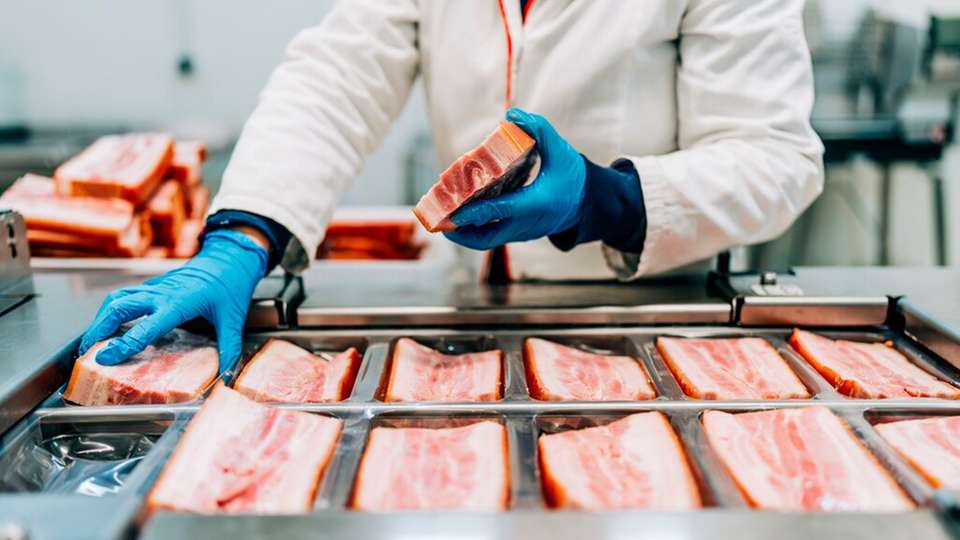 Immer mehr Verbraucher interessieren sich für Lebensmittelsicherheit. Dadurch steigt unter anderem die Nachfrage nach Rückverfolgbarkeit von Lebensmitteln. Der Workshop „Food goes digital“ am 25. Juni 2026 in Fulda bietet Entscheidern aus der Prozessindustrie praxisnahe Einblicke in wirtschaftlich tragfähige Produktionslösungen. 
