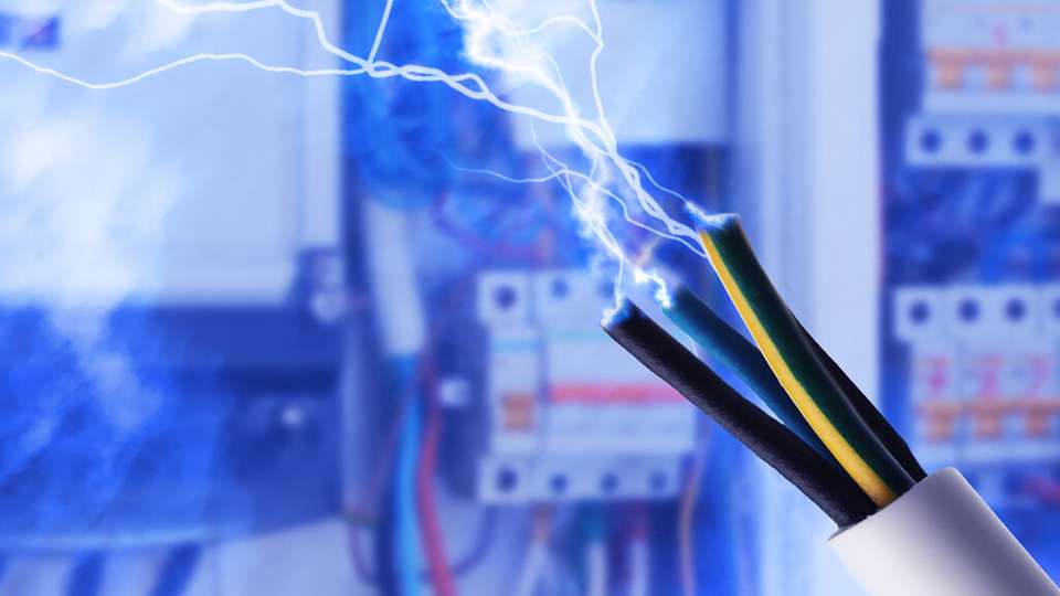 Erfahren Sie im kostenlosen Whitepaper, wie Sentron ECPD gefährlich hohe Kurzschlussströme verhindert.
