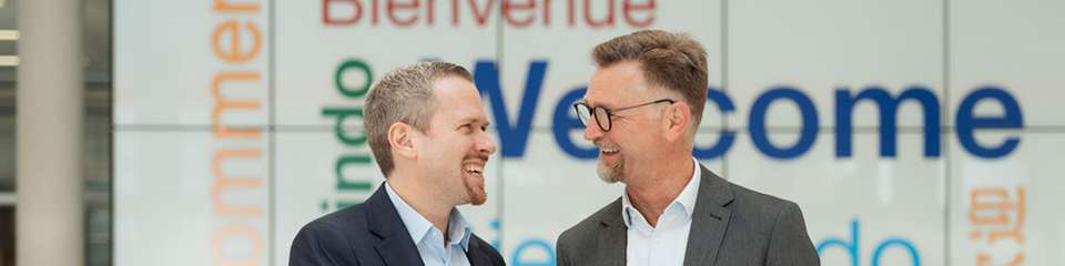 Partnerschaft für Batterierecycling in Europa: Daniel Schönfelder, Leiter des Unternehmensbereichs Battery Materials bei BASF, und Marc Affüpper, Geschäftsführer der TSR Group, kooperieren beim Recycling von Elektroautobatterien in Europa.