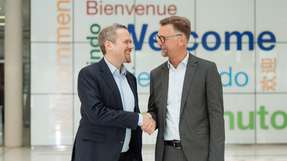 Partnerschaft für Batterierecycling in Europa: Daniel Schönfelder, Leiter des Unternehmensbereichs Battery Materials bei BASF, und Marc Affüpper, Geschäftsführer der TSR Group, kooperieren beim Recycling von Elektroautobatterien in Europa.