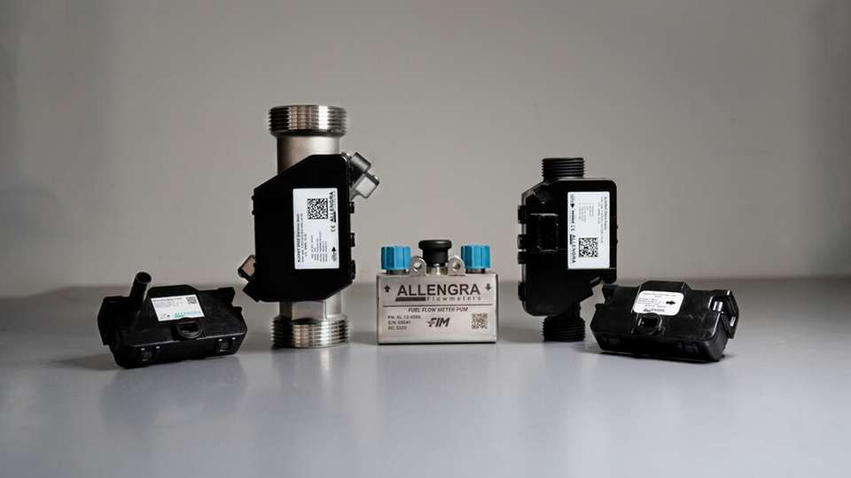 Die neue High-Precision-Generation des Microflow-Sensors von Allengra zielt auf hochdynamische Dosierprozesse: Sie misst kleinste Durchflüsse bereits ab 0,1 l/h, arbeitet mit hoher zeitlicher Auflösung im kHz-Bereich und eignet sich damit für pulsierende Strömungen und kurze, zeitkritische Prozesse.
