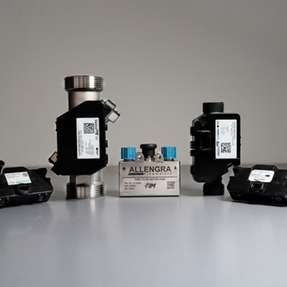 Die neue High-Precision-Generation des Microflow-Sensors von Allengra zielt auf hochdynamische Dosierprozesse: Sie misst kleinste Durchflüsse bereits ab 0,1 l/h, arbeitet mit hoher zeitlicher Auflösung im kHz-Bereich und eignet sich damit für pulsierende Strömungen und kurze, zeitkritische Prozesse.