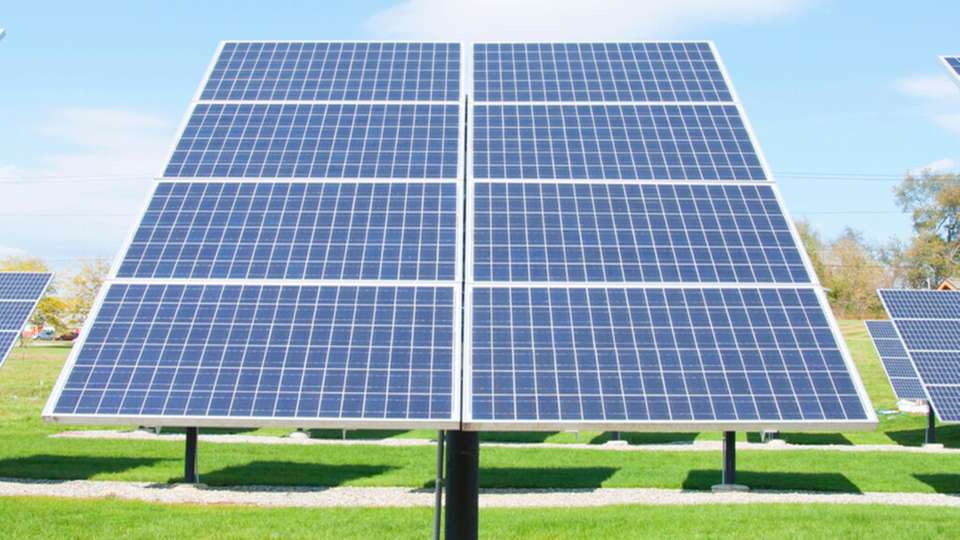 Die verbesserten Grenzflächen zeigen in verschiedenen Solarzell-Architekturen klare Vorteile: Der Ladungstransport wird effizienter und die Solarzelle wandelt mehr eingestrahlte Sonnenenergie in elektrische Energie um. 