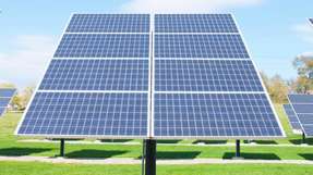 Die verbesserten Grenzflächen zeigen in verschiedenen Solarzell-Architekturen klare Vorteile: Der Ladungstransport wird effizienter und die Solarzelle wandelt mehr eingestrahlte Sonnenenergie in elektrische Energie um. 