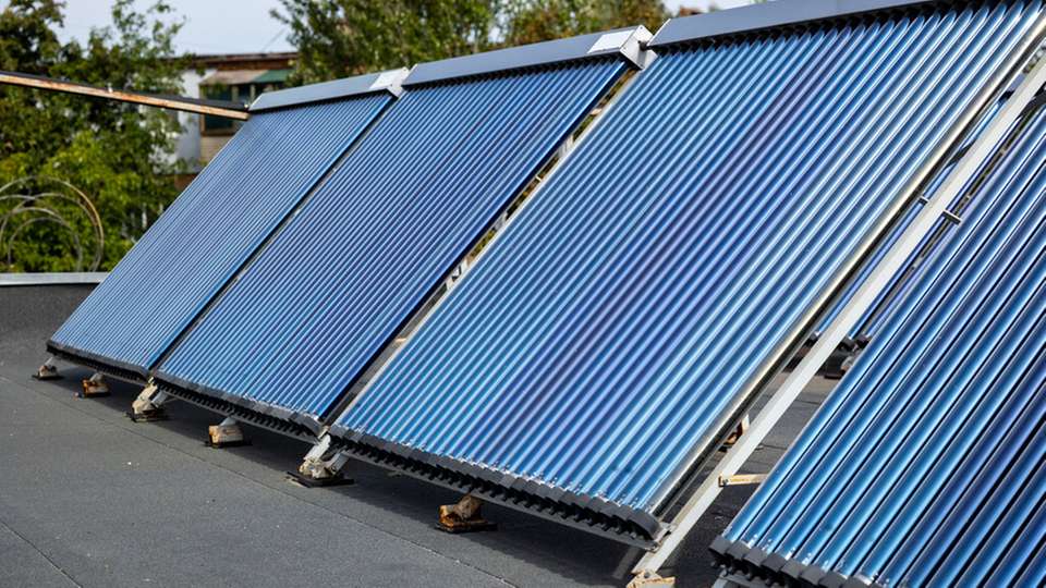 Der Entwurf des GModG sieht vor, dass bei neuen Heizkesseln bis zu 15 Prozent Biogas oder Bioöl durch Solarthermie ersetzt werden können.