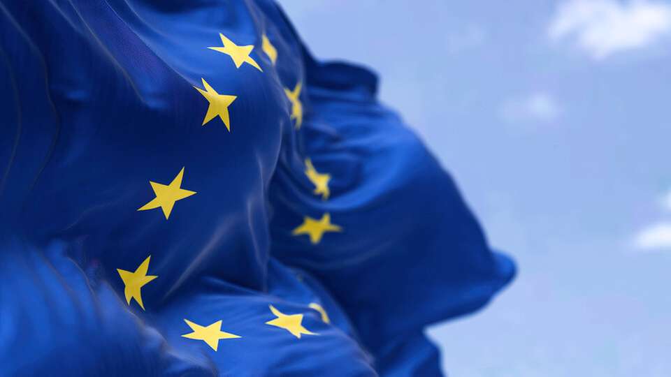 Europäische Hochschulen sollen mit Förderprogrammen, weniger Bürokratie sowie einer besseren technischen Ausstattung, Digitalisierung und Rechenleistung für KI Talente anziehen.