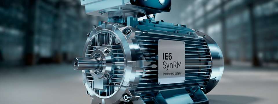 Der neue ABB IE6 SynRM Increased Safety Motor ist weltweit der erste Hyper-Efficiency-Motor der Effizienzklasse IE6, der nach ATEX- und IECEx-Anforderungen für explosionsgefährdete Bereiche zertifiziert ist – und reduziert Energieverluste im Vergleich zu herkömmlichen IE3-Motoren um bis zu 60 Prozent.
