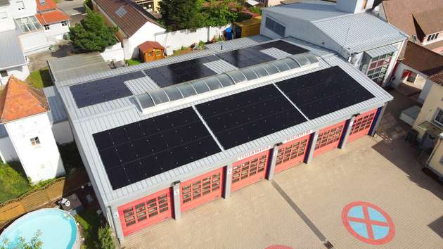 Seit 2024 werden sämtliche Dächer der badischen Kommune Waghäusel mit PV-Anlagen ausgestattet. Umsetzungspartner ist Solarize, Spezialist bei der Abrechnung dezentraler Energielösungen.