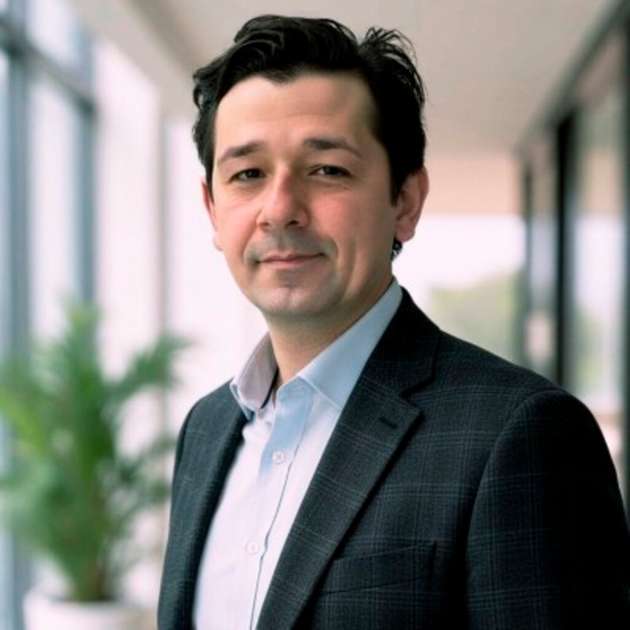 Roman Reimer, Experte für Stromversorgungen und Leistungselektronik bei Burger Engineering.