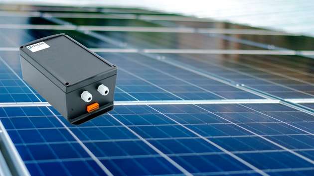 Das System erhält die Information über den verfügbaren PV-Überschuss entweder über ein Energiemanagementsystem, einen Wechselrichter oder eine andere geeignete Schnittstelle.