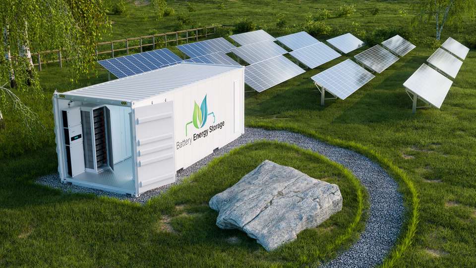 Hybridpark aus Windenergie und Photovoltaik: Durch netzbildender Wechselrichtertechnik kann die Anlage künftig Momentanreserve bereitstellen und ist damit ein zentraler Baustein zur Stabilisierung des Stromnetzes.