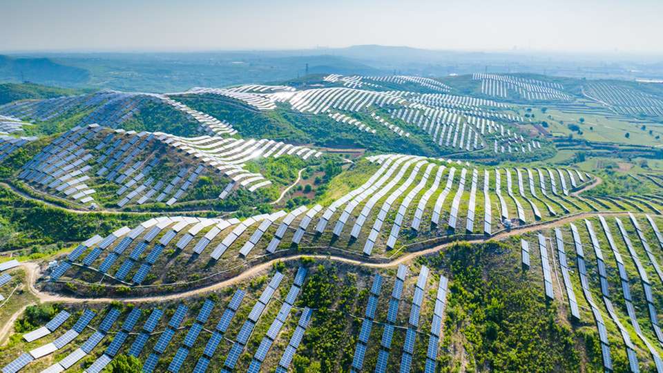 Der deutsche PPA-Markt schrumpfte im Jahr 2024 um 44 Prozent. Während Corporate-Deals stocken, gewinnen kommunale On-Site-PPAs an Bedeutung.