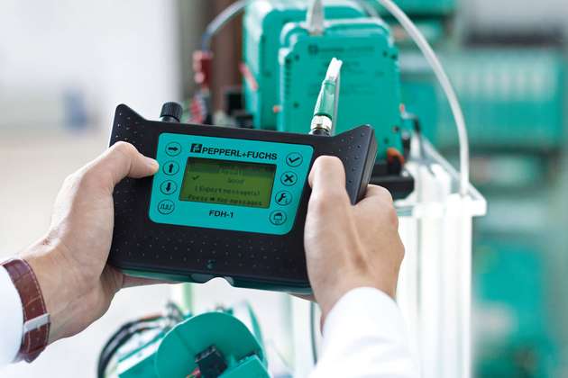 Einfacher als mit dem Multimeter: Ein Tastendruck startet den Installationstest des FieldConnex Fieldbus Diagnostic Handheld (FDH-1)