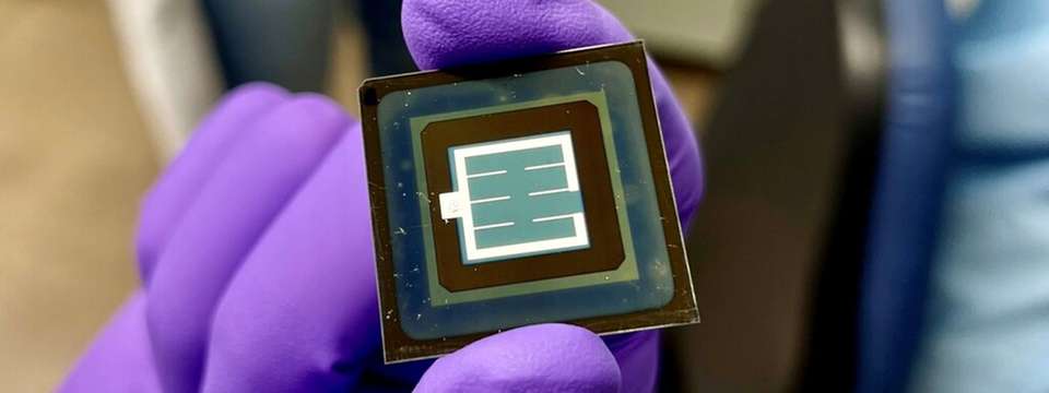 Um Perowskit-Photovoltaik industriell zu fertigen, Forschende haben ein skalierbares Verfahren entwickelt.