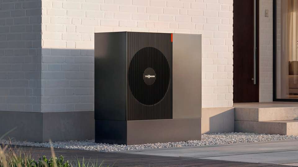 Mit der Vitocal 200-A intelligent energy (ie) bringt Viessmann Climate Solutions eine Luft/Wasser-Wärmepumpe in Monoblock-Bauweise auf den Markt. Die in Europa entwickelte und gefertigte Vitocal 200-A intelligent energy wurde mit dem iF Design Award ausgezeichnet.