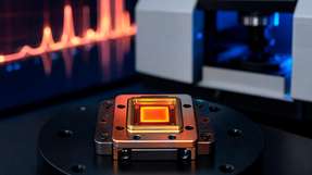 Hochpräzise Infrarotmesstechnik: DLaTGS-Detektoren mit thermoelektrischer Kühlung und hermetischer Versiegelung ermöglichen stabile FTIR-Messungen auch unter anspruchsvollen Umgebungsbedingungen.