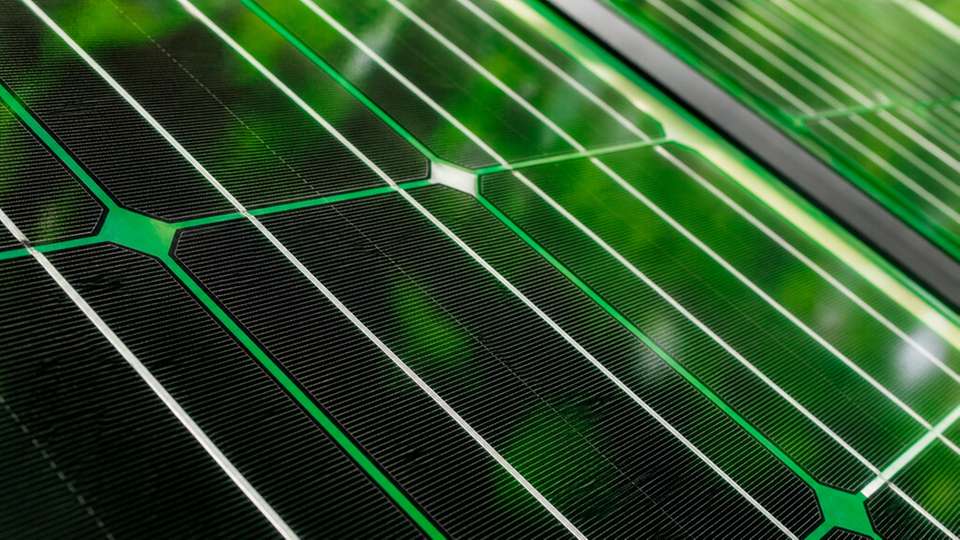 Im Solarpark „Juliusburg/Krukow“ wird gezeigt, wie saubere Energie und emissionsarme Materialien die gesamte Wertschöpfungskette dekarbonisieren können.