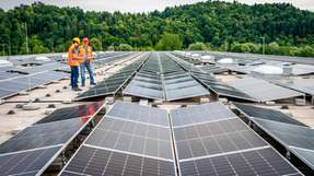 Mit seinen Solarprodukten unterstützt Emil Otto eine effiziente Fertigung und Nutzung von Solarmodulen.