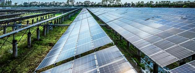 Überspannungsschutz für Solarparks, Batteriespeicher und Ladeinfrastruktur: Auf der Intersolar 2026 präsentiert Mersen AC- und DC-Lösungen auf Basis der Surge-Trap-K-Plattform.