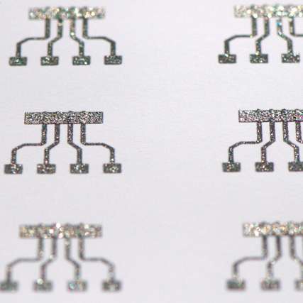 Skalierbare Drucktechnologie für öko-nachhaltige Magnetoelektronik: Sensoren, mittels industrieller Siebdrucktechnik auf eine DIN-A-4-Fläche gedruckt.