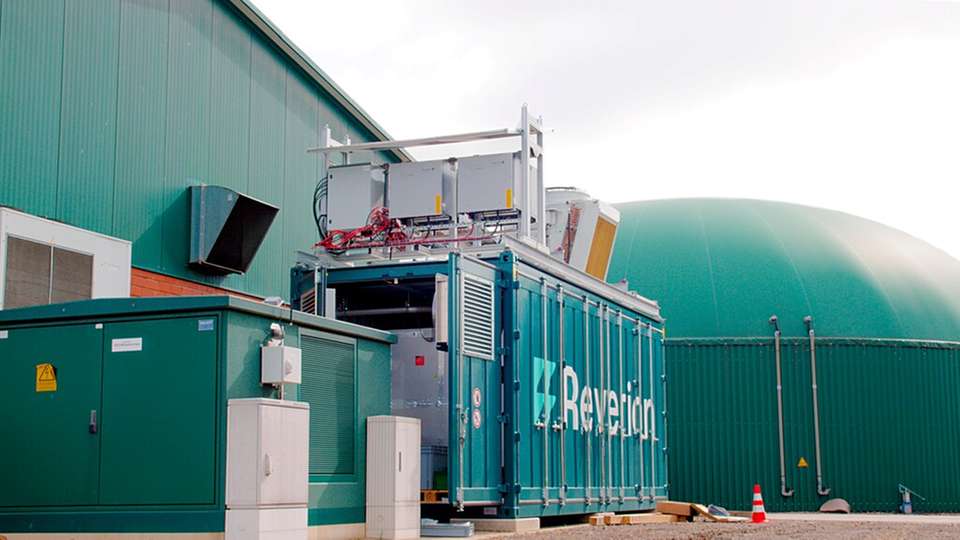 Die Reverion-Pilotanlage in Espelkamp wandelt Biogas direkt in Strom um und soll künftig regenerative Energie als grünen Wasserstoff zwischenspeichern.