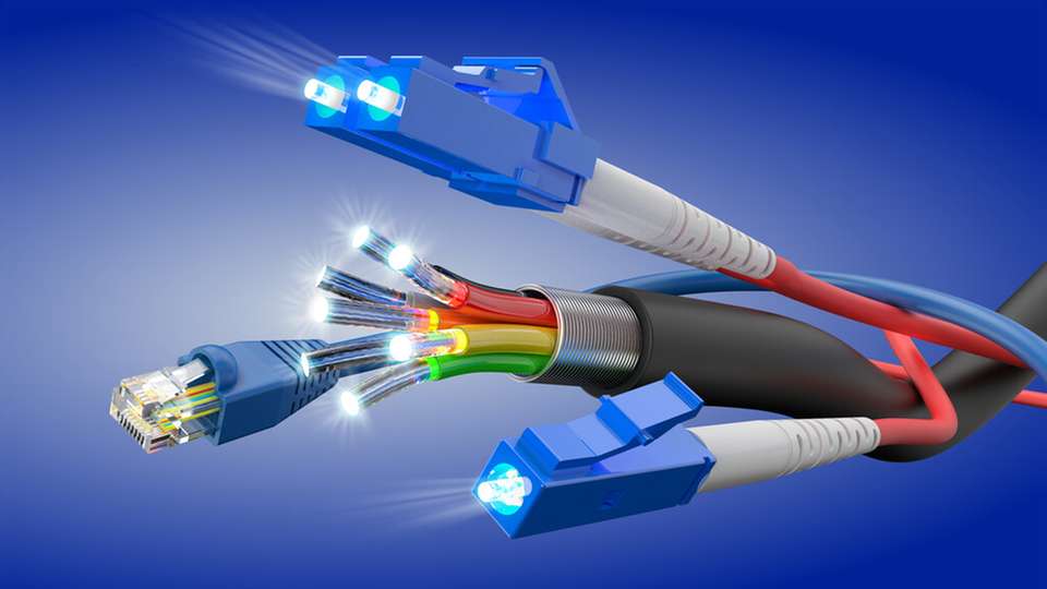 Welche Anforderungen müssen Steckverbinder und Konnektivitätslösungen heute in Industrie, Mobilität, Energie und digitaler Infrastruktur erfüllen? Wir haben nachgefragt!