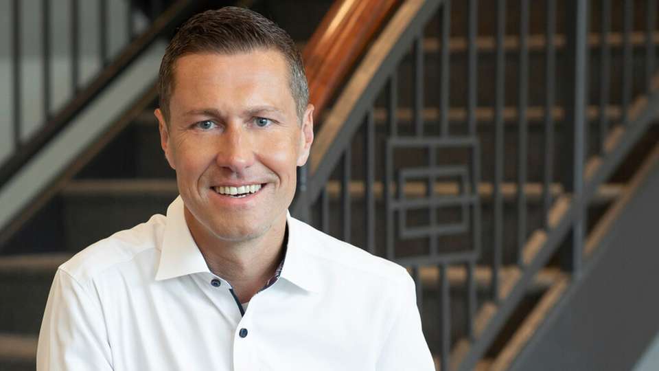 Sven Adler ist ein erfahrener Finanz- und Transformationsmanager mit über 20 Jahren internationaler Führungserfahrung, der als neuer globaler CFO von Infios den weltweiten Finanzbereich strategisch weiterentwickeln wird.