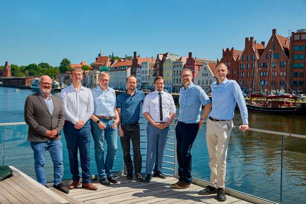Von links: Professoren Christoph Külls, Maximilian Schüler, Horst Hellbrück, Christian Töbermann, Claas Heymann, Niklas Beuter und André Drews.