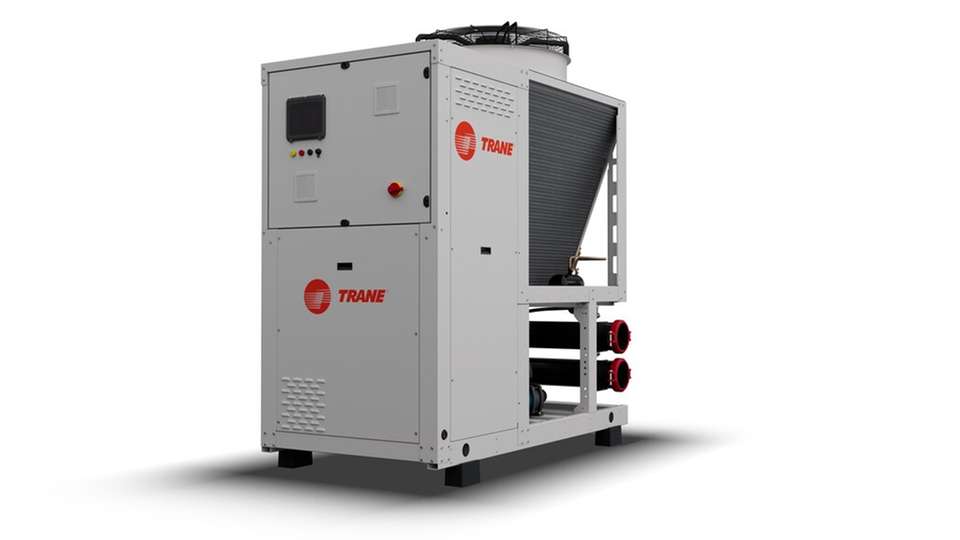 Die modularen Scroll-Kältemaschinen der Baureihe FLEX N sind bis zu sechs Geräte kombinierbar. Sie nutzen das Kältemittel R290 und erreichen Kühlleistungen von 64 bis 125 kW pro Einheit.
