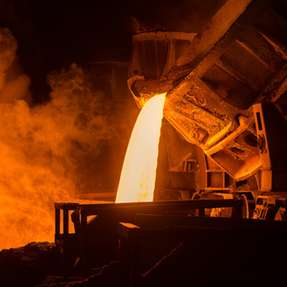 Noch ist die Stahl- und Metallproduktion wenig nachhaltig - bestimmte Metalloxide sollen das ändern.