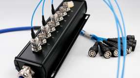 Breakout-Boxen mit integrierten Multicore-Leitungen für strukturierte Signalführung in NVH-Messaufbauten.
