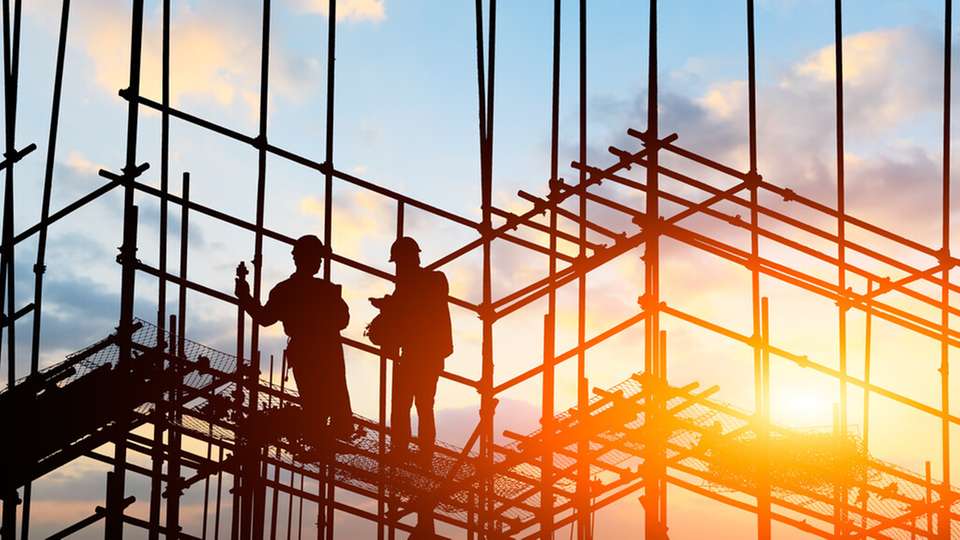Langfristige Planbarkeit klingt verlockend, aber lohnt sich ein Vertrag über 15 Jahre für PV-Strom, wenn der Energiemarkt täglich für Überraschungen sorgt?