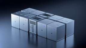 Mit Tener Sodium präsentiert CATL ein natriumionenbasiertes Energiespeichersystem, das durch den Verzicht auf Lithium und den Einsatz weltweit verfügbarer Rohstoffe eine sichere, kosteneffiziente und nachhaltige Lösung für stationäre Großspeicheranwendungen bietet.